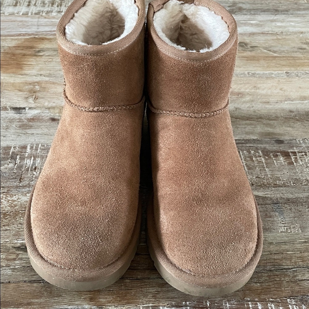 UGG classic Mini rubber logo - Picture 2 of 7